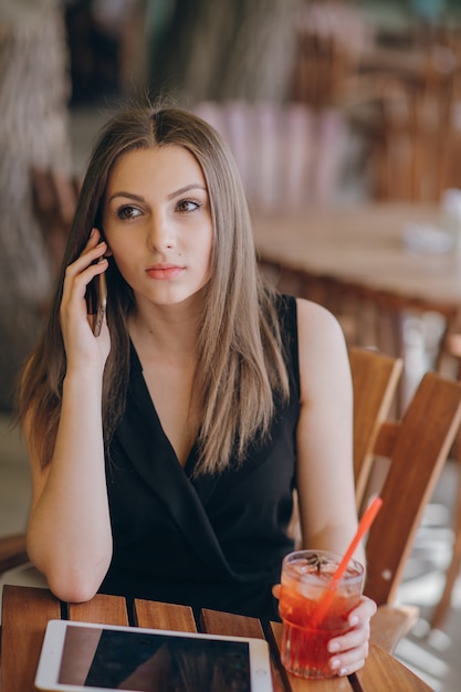 restaurant woman bar sitting gadget