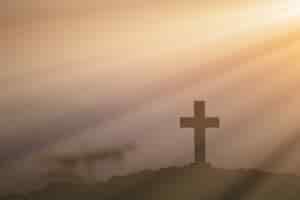 무료 사진 부활 개념 : 예수 그리스도의 십자가에 일몰