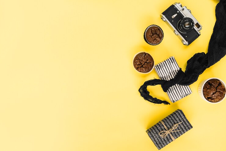 Free Photo retro camera and cupcakes near presents