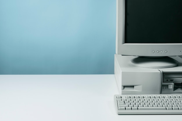 Free photo retro computer and technology with monitor and hardware