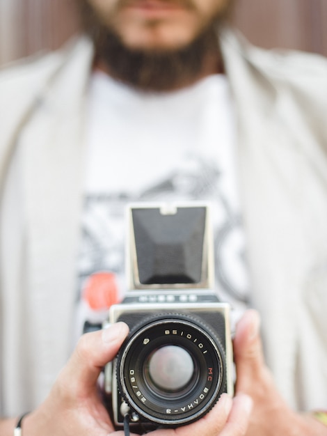 Foto gratuita retrò tecnologia hobby la fotografia adolescente