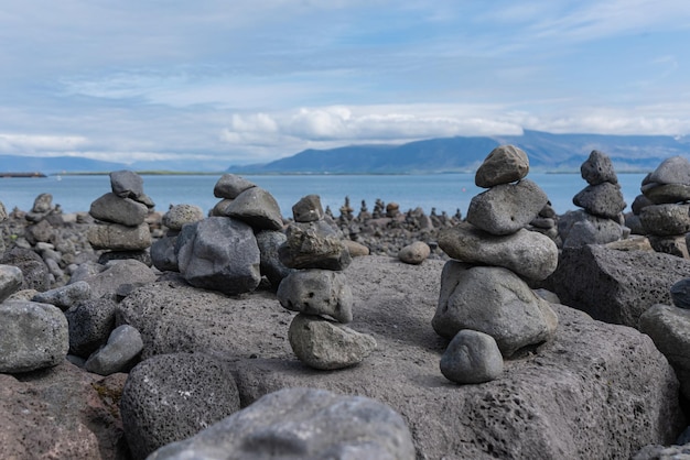 Foto gratuita reykjavik islanda 13 giugno 2023 rocce artistiche