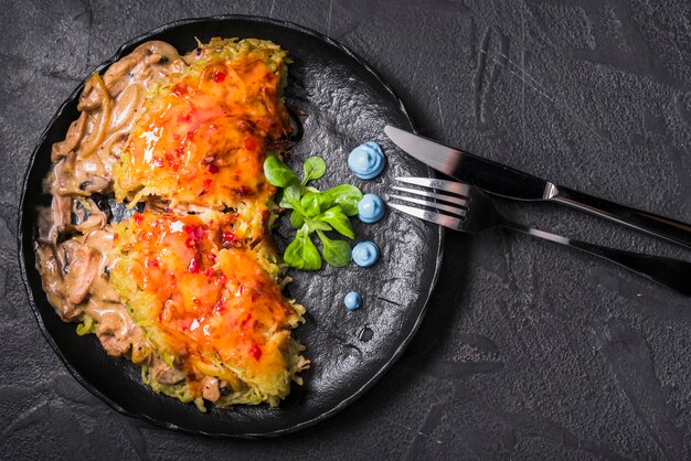 Rice dish with sauce and mushrooms