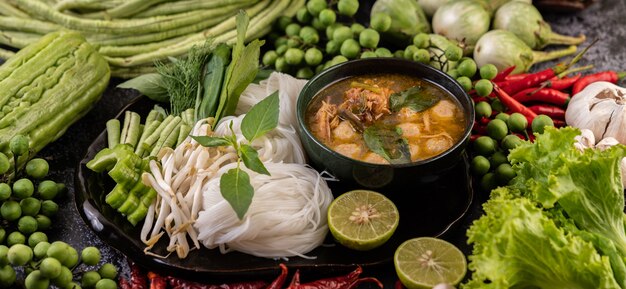 米麺とココナッツミルクの溶液。