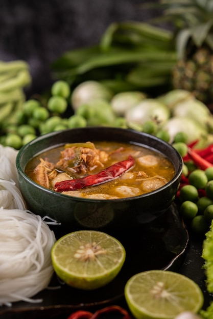 米麺とココナッツミルクの溶液。