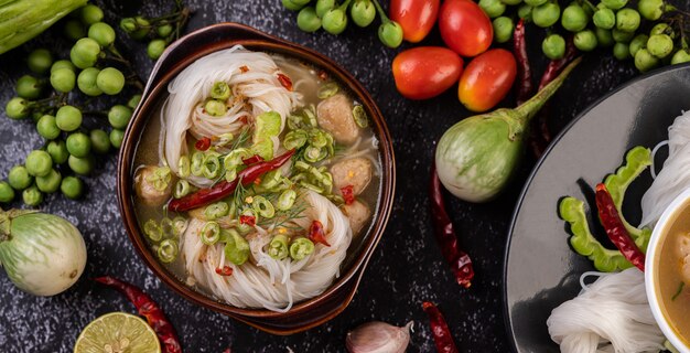 米麺とココナッツミルクの溶液。