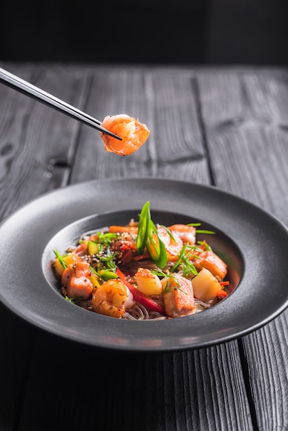 Rice noodles with shrimps and vegetables