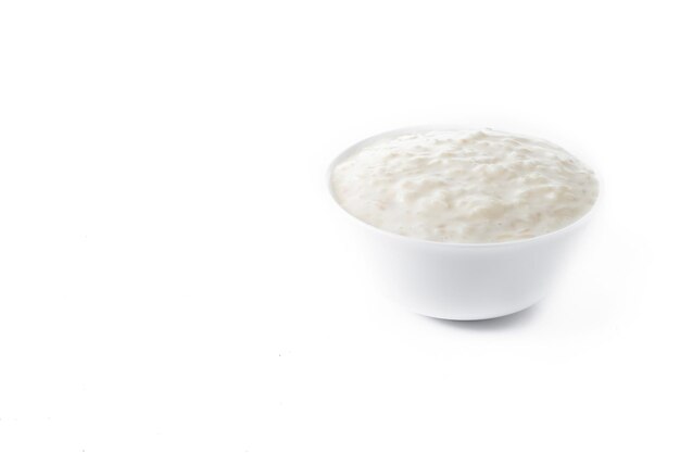 ライス プディング Arroz con leche 白い背景で隔離の白いボウルのライス プディング