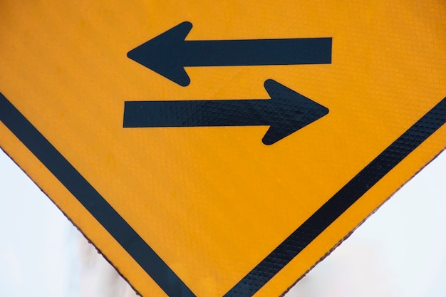 right and left vehicle arrow signs