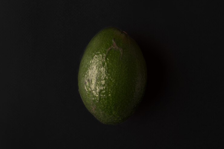 Free Photo ripe avocado isolated over black