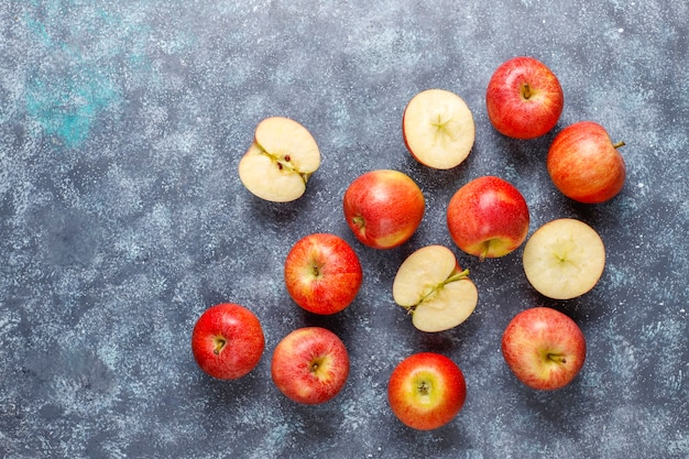 잘 익은 맛있는 유기농 빨간 사과.