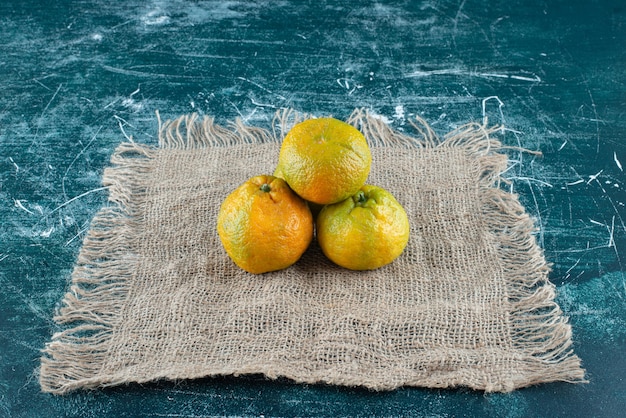 Free photo ripe mandarin fruits on marble table.