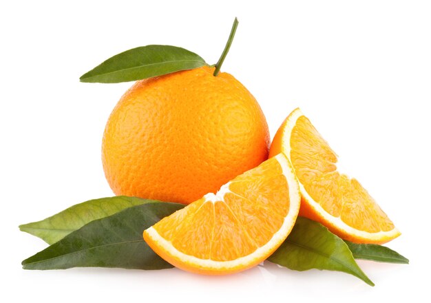 白い​背景​で​隔離​の​熟した​オレンジ