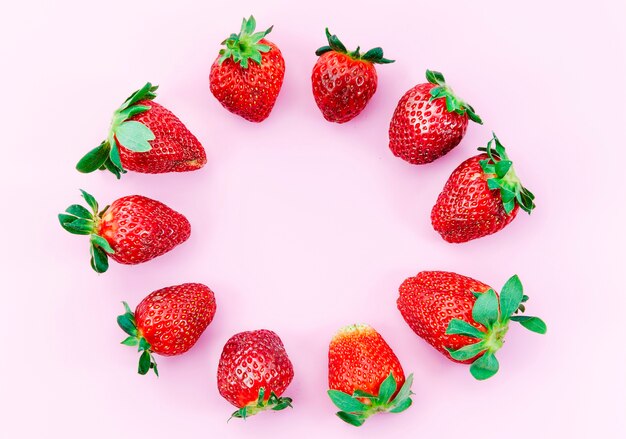 Ripe strawberries circle