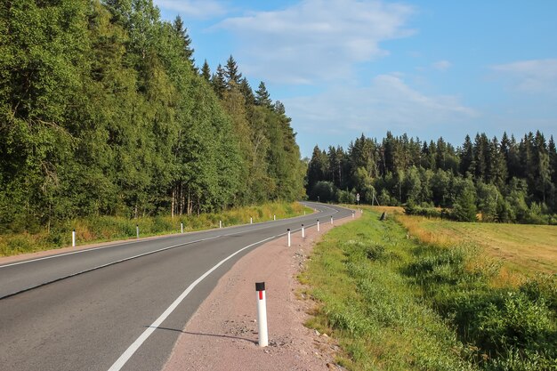 カレリア共和国ロシアの道路曲線