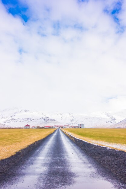 アイスランドの道路、冬季。