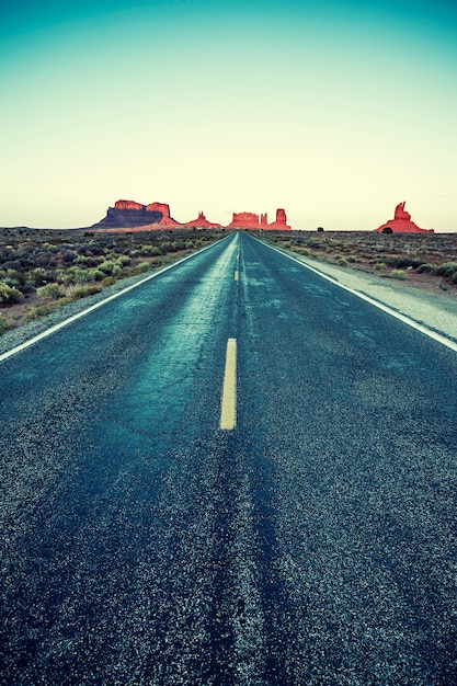 특별한 사진 처리가있는 Road To Monument Valley