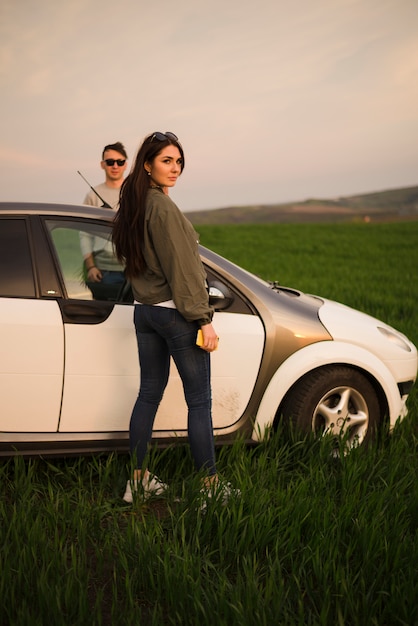 Free photo road trip concept with young couple