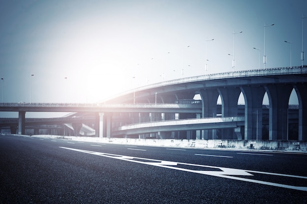 Foto gratuita strade e ponti in armonia