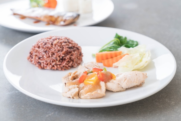 Roast chicken with sweet pepper and berry rice