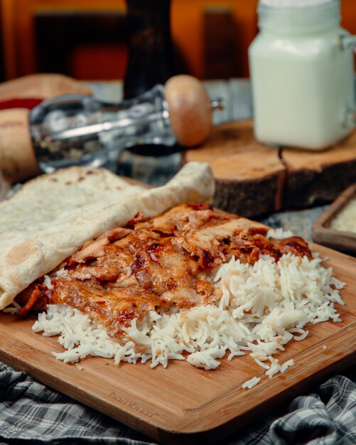 ご飯とトルティーヤのローストチキンスライス