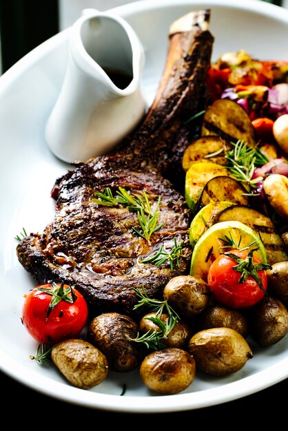 roasted rib with sliced fried vegetables and sauce