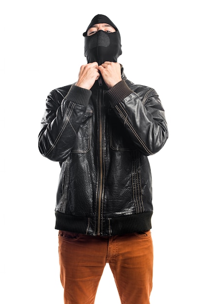 Foto gratuita robber che indossa una giacca di pelle