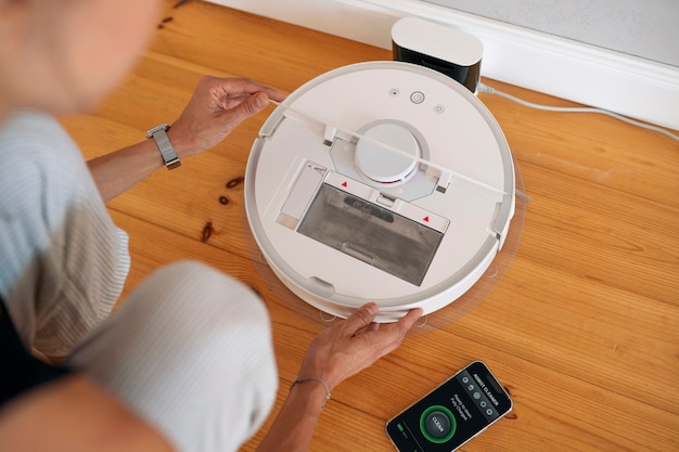 Free photo robotic wireless vacuum cleaner control by smartphone app