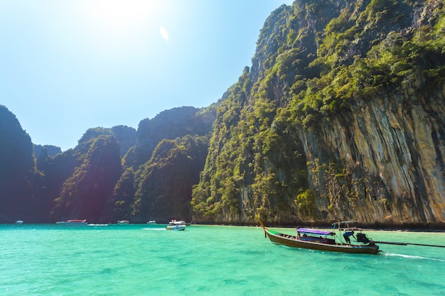 8 9月份国外旅游去哪里好,七八月份适合去哪里旅游国外