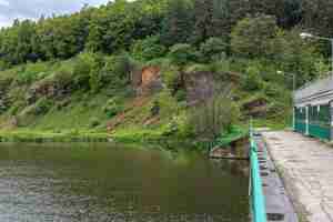 Free photo rocky mountains covered with potion near the bridge over the river