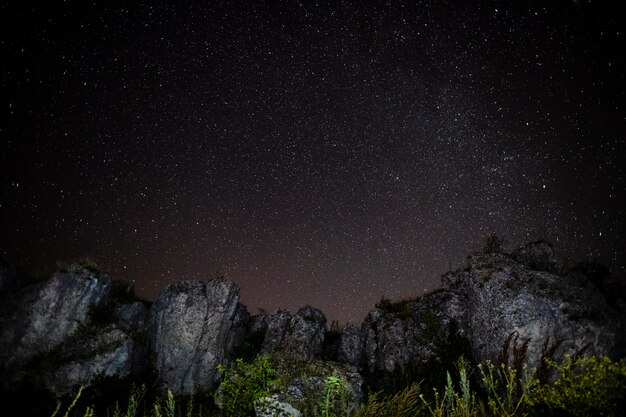 ロッキー山脈と星空