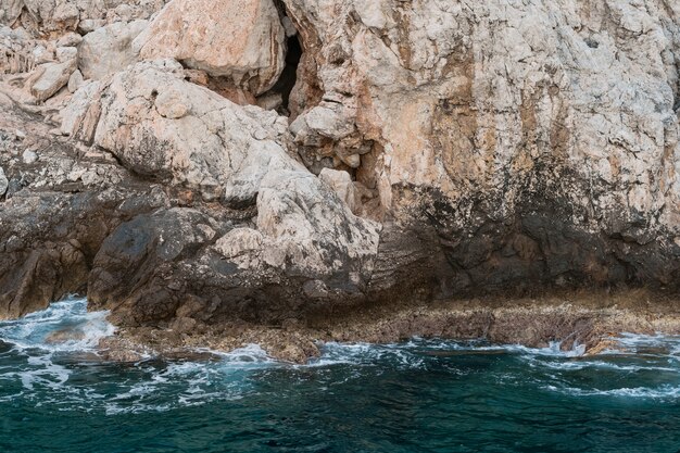 Free photo rocky shore