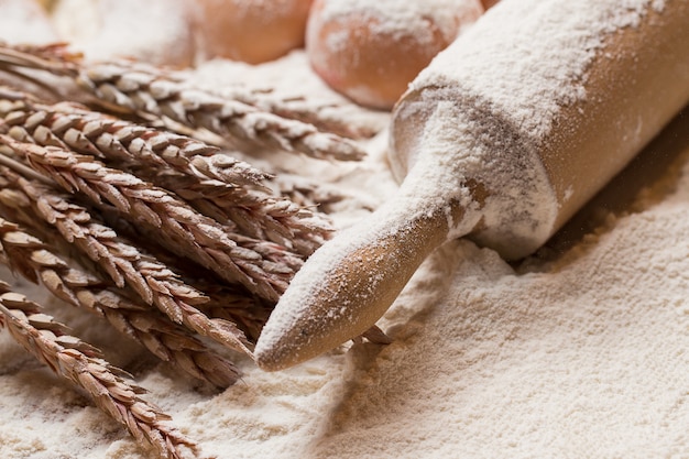 Free photo rolling pin and eggs in the flour