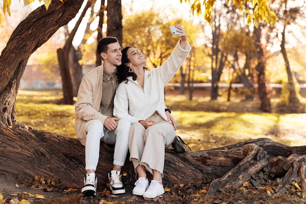 Free photo a romantic couple outdoors near a cafe