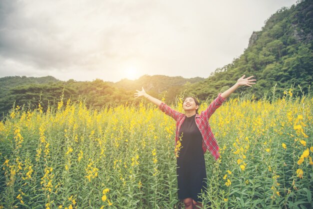 로맨틱 행복 사람 관능적 인 꽃