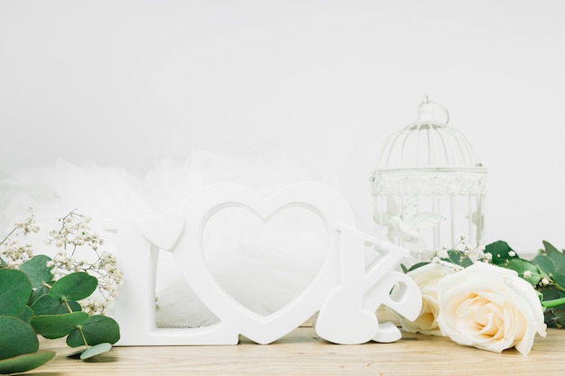 Free photo romantic ornaments with flowers