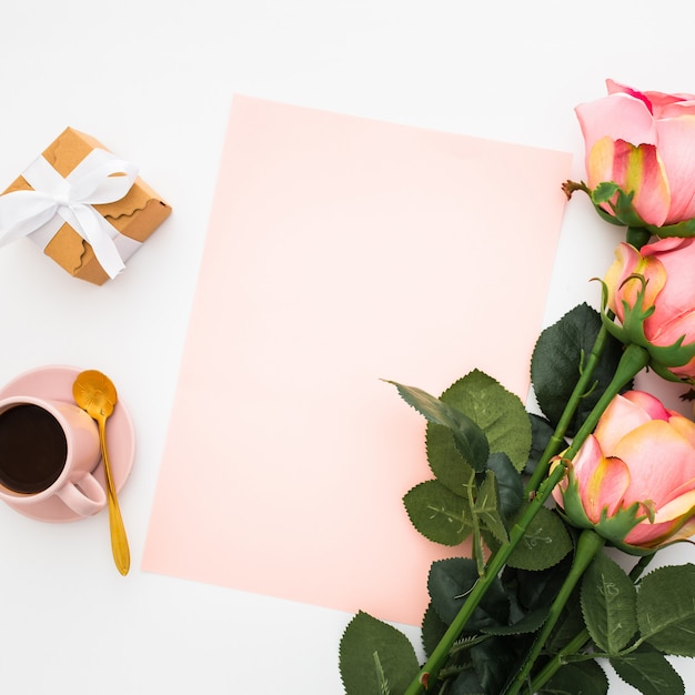 Free photo romantic with roses and coffee