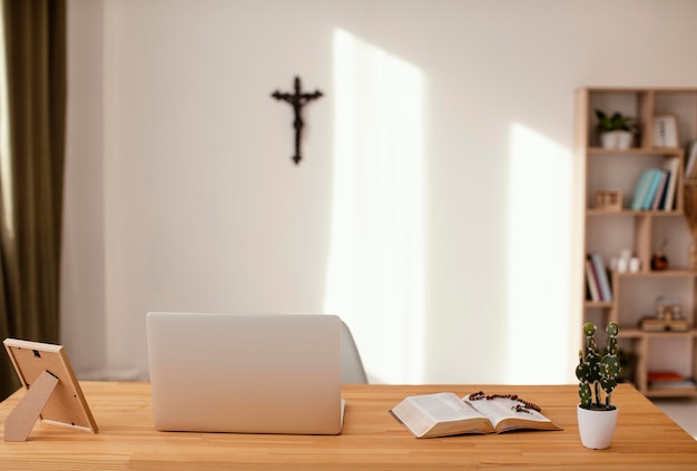 Room with cross on the white wall