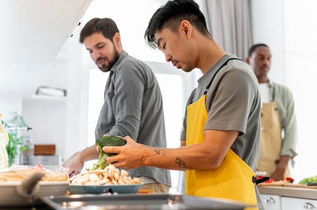 Free photo roommates cooking together medium shot