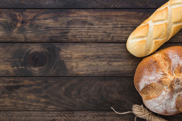 Foto gratuita corda vicino al pane fresco