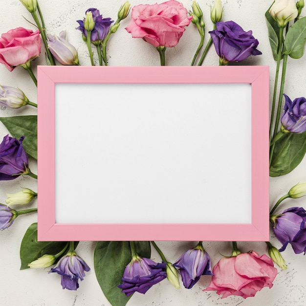 Foto gratuita cornice di rose con cornice rosa