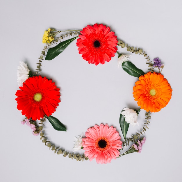 Free photo round frame made from flowers buds and leaves