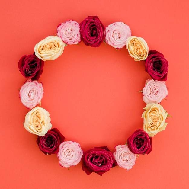 Free photo round frame made with delicate roses