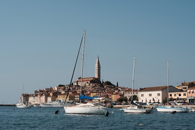 크로아티아 바다 해안 Rovinj 여름 시간