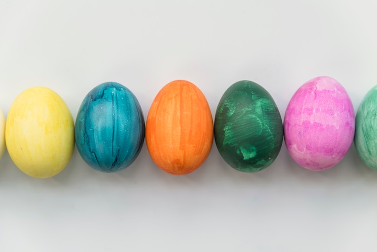 Free Photo row of colored eggs 