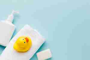 Free photo rubber duck on towel copy space