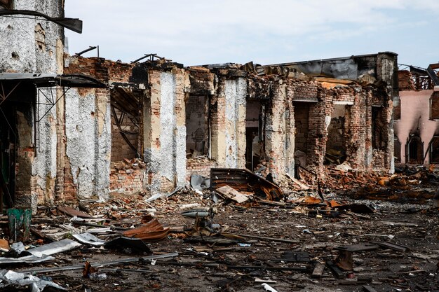 Разрушенное здание русская война в украине