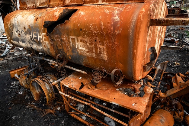 Veicolo rovinato la guerra del russo in ucraina