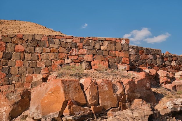 Free photo the ruins of the ancient fortress of erebuni the kingdom of urartu in modern yerevan armenia traveling to popular places heritage of human history idea for banner or postcard