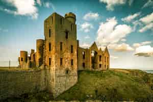 Free photo the ruins of slains castle